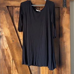 Quarter sleeve black dress